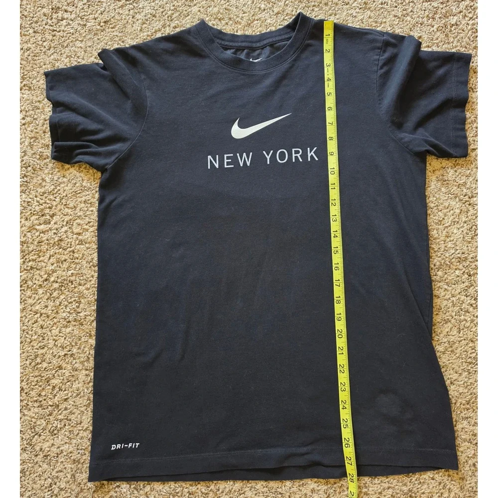 Nike Dri-FIT New York Graphic‎ T-Shirt Mens Medium Black Swoosh Short Sleeve Tee